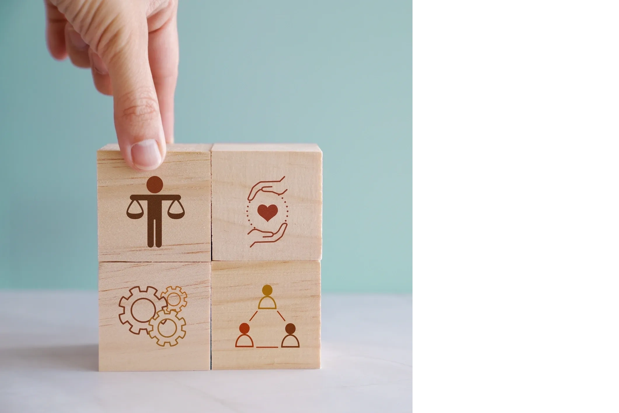 Bloques de madera representando valores empresariales